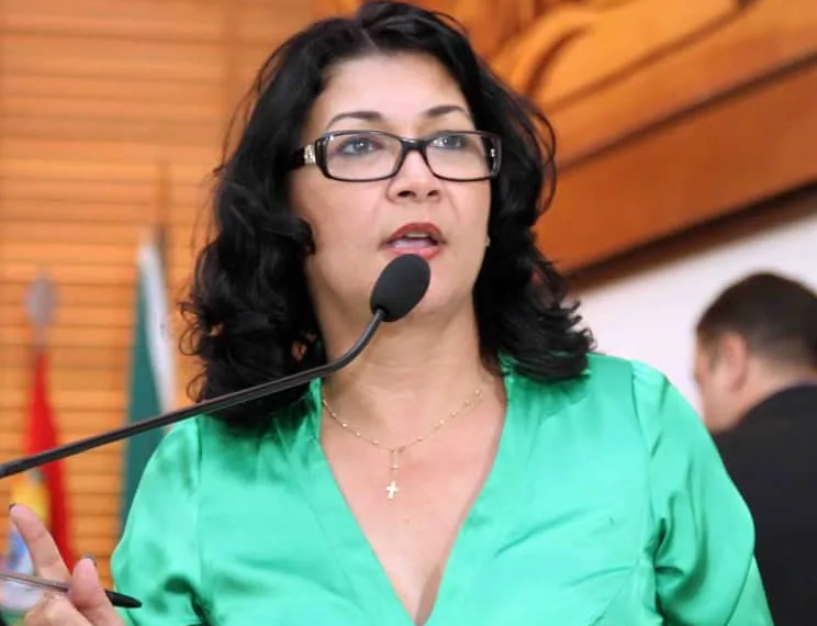 “Trabalho de forma a contribuir e construir uma nova realidade para a sociedade”, afirma Eliane