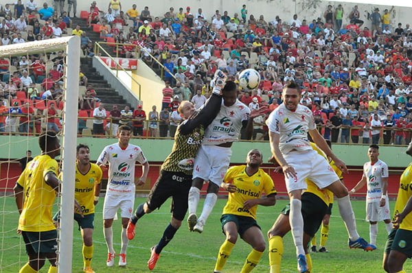 Rio Branco ficou em situação complicada na 4ª divisão do Campeonato Brasileiro. (Foto: Manoel Façanha)