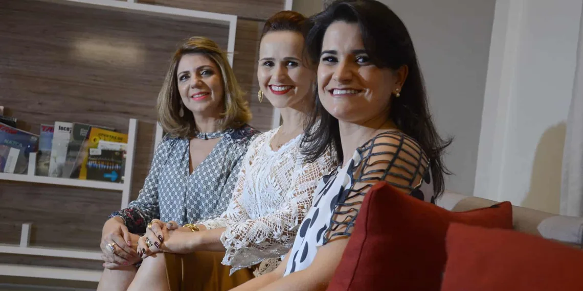 Cerimonialistas Izabel Barros, Lina Grasiela e Renata Peiró falam sobre a profissão. (Foto: Odair Leal/ A GAZETA)