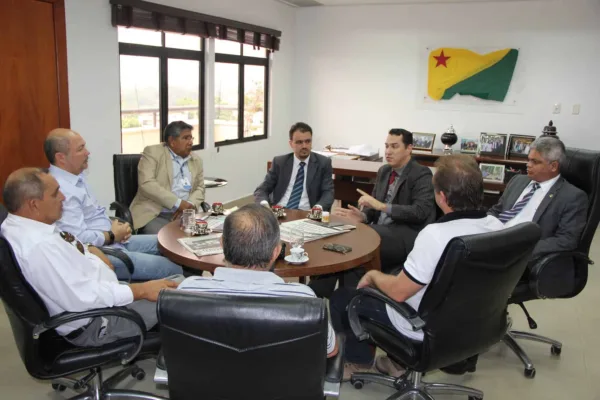Deputados estaduais reúnem-se com presidente da Fieac para tratar sobre Sistema S