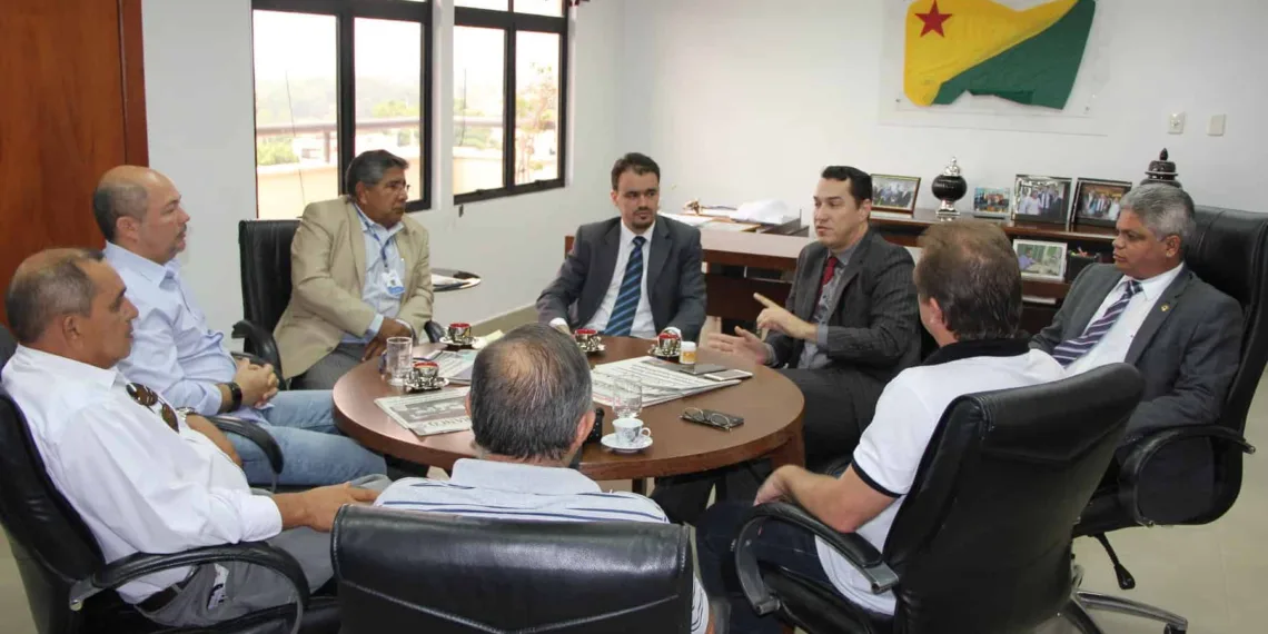 Deputados estaduais reúnem-se com presidente da Fieac para tratar sobre Sistema S