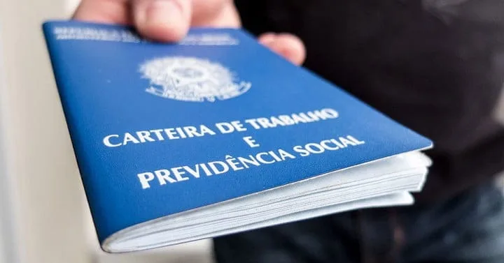 Pelo sexto mês seguido, o país demitiu mais do que contratou