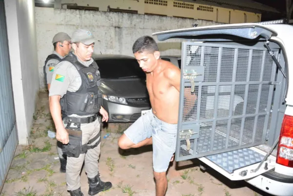 Traído pela tecnologia: homem usa celular para cometer assalto e acaba preso