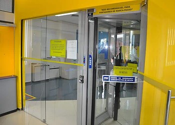 Vigilantes trocam tiros com assaltantes e impedem roubo de banco dentro da Ufac