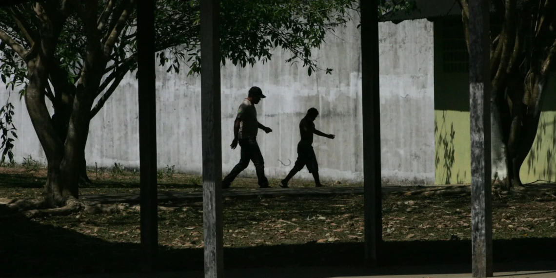 Adolescentes ameaçam agentes e tentam fugir do Centro Socioeducativo Aquiry