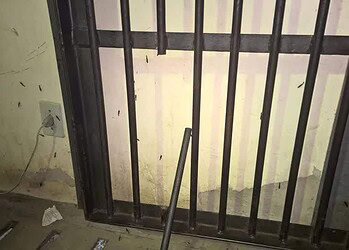 Por várias madrugadas, detentos cerravam e de manhã cobriam a parte serrada com sabão