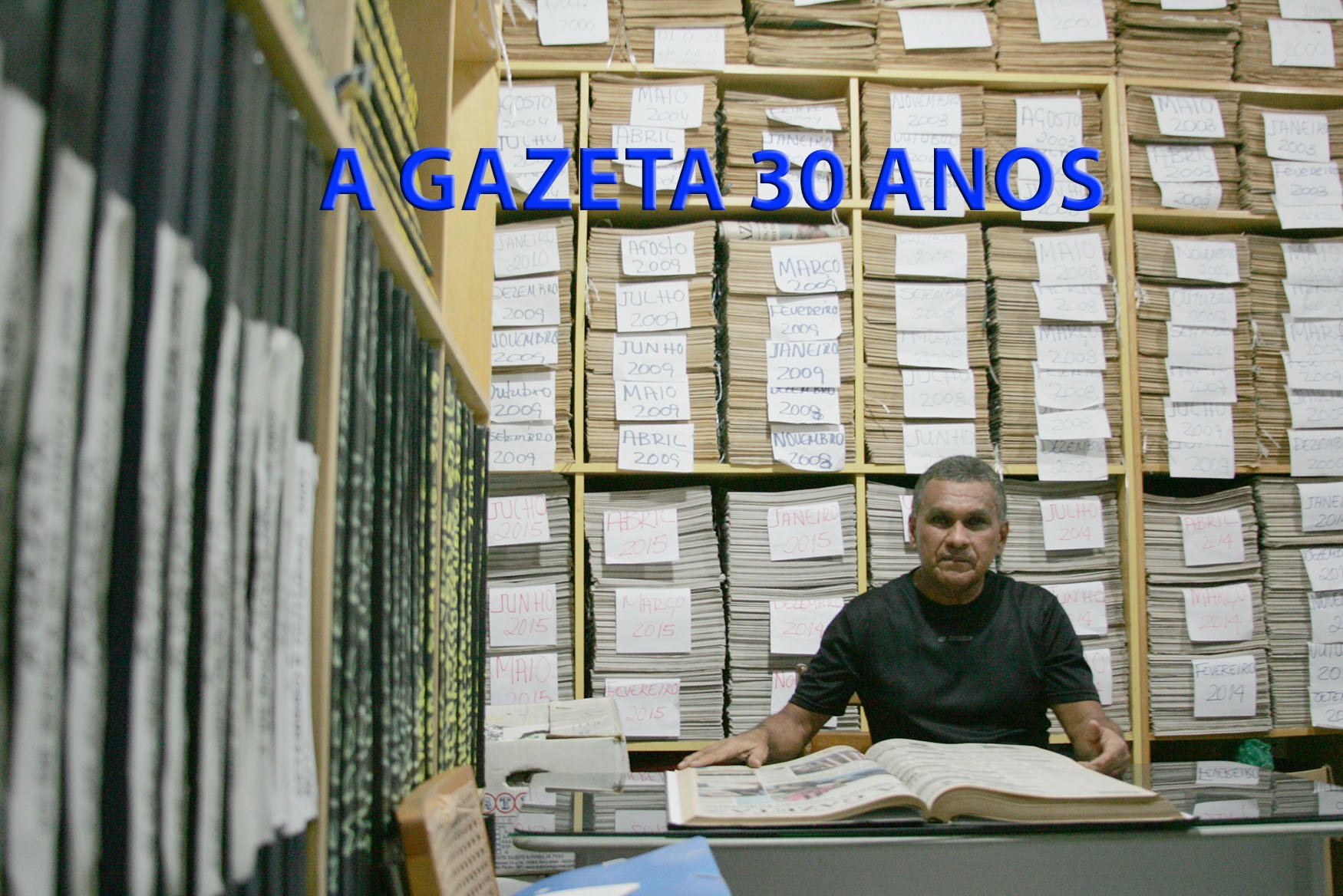 Evando Araújo é o responsável pelo arquivo do jornal. (Foto: Odair Leal/ A GAZETA)