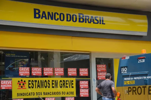 Bancos mantém greve e devem analisar proposta de 10% de aumento