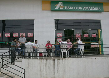 Correntistas reclamam da greve dos bancários