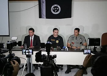 Autoridades apresentaram seis pessoas, durante a manhã, acusadas de participação nos atentados. (Foto: Odair Leal/ A GAZETA)