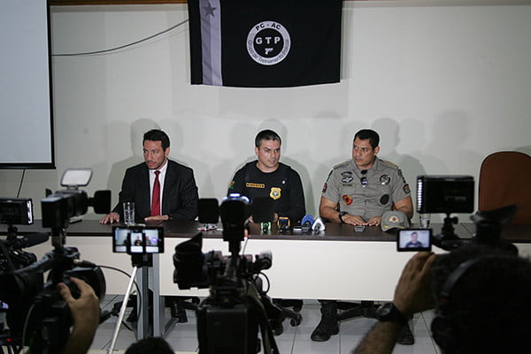 Autoridades apresentaram seis pessoas, durante a manhã, acusadas de participação nos atentados. (Foto: Odair Leal/ A GAZETA)