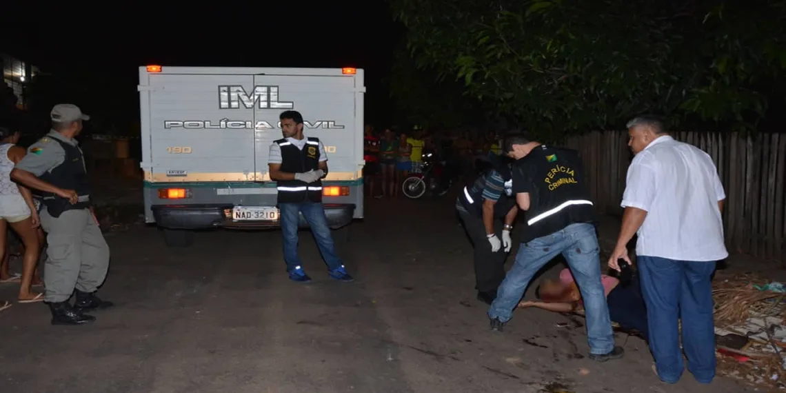Jovem de 23 anos é executado com cinco tiros no meio da rua