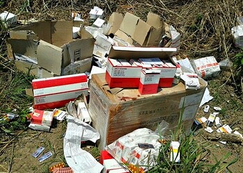 PM encontra mais caixas de remédios descartados em bairro de Rio Branco 8 PM encontra mais caixas de remédios descartados em bairro de Rio Branco