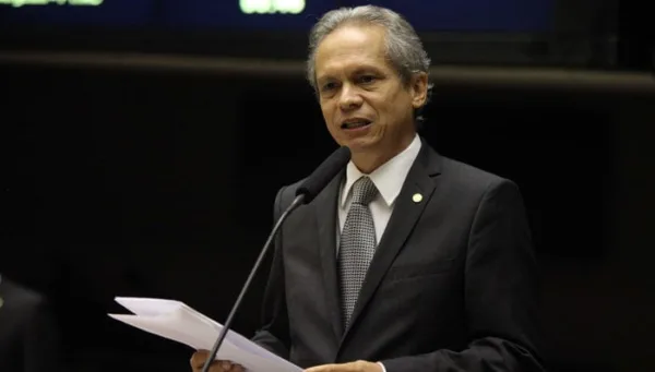 Angelim sai em defesa do ‘Sistema S’