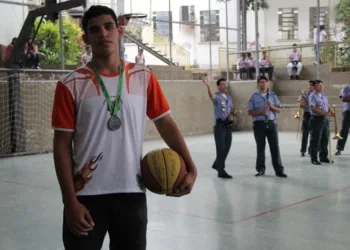 Pivô Lucas dos Santos terminou na seleção dos melhores de torneio nacional. (Foto: JOÃO PAULO MAIA)