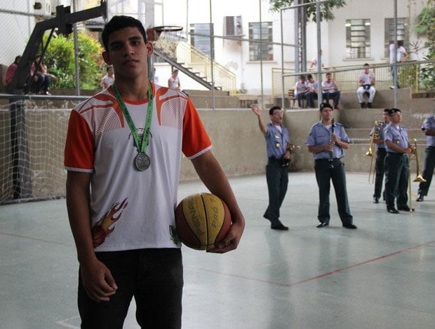 Pivô Lucas dos Santos terminou na seleção dos melhores de torneio nacional. (Foto: JOÃO PAULO MAIA)