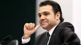 Em protesto contra o deputado Marcos Feliciano, ativistas realizaram “Beijaço”
