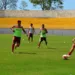 Elenco estrelado fez treino tático ontem, no Florestão, antes de partir para o RS. (Foto: Nathacha Albuquerque)