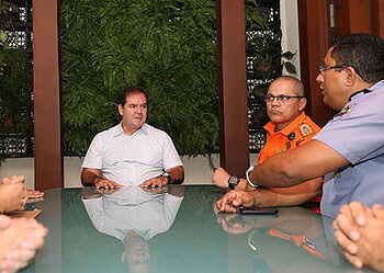 Reunião emergencial definiu estratégias para combater onda de ataques incendiários a ônibus na cidade... (Foto: Divulgação)