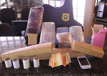 As 11 barras de maconha estavam em uma bolsa transportada por uma adolescente