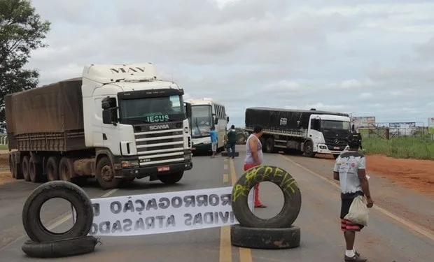 Protesto de caminhoneiros diminui nas estradas após aumento de multa