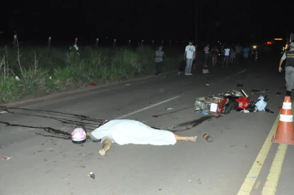 Acidente na AC 40 mata uma pessoa e deixa outra gravemente ferida