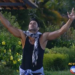 Marcelo não escondeu a extrema felicidade e surpresa de eliminar Mara. (Foto: Reprodução TV Record)