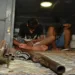 Bandidos invadem casa, trocam tiros com a polícia e fazem mulher de refém