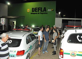 Confusão na Central de Flagrantes: Delegado dá voz de prisão a sargento da Polícia Militar