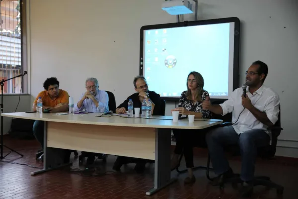 Semana de Comunicação encerra com Sarau na beira do lago da Ufac