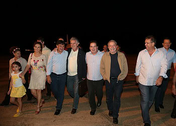 Lula foi recebido pelo governador Tião Viana e autoridades. (Foto: Gleilson Miranda)