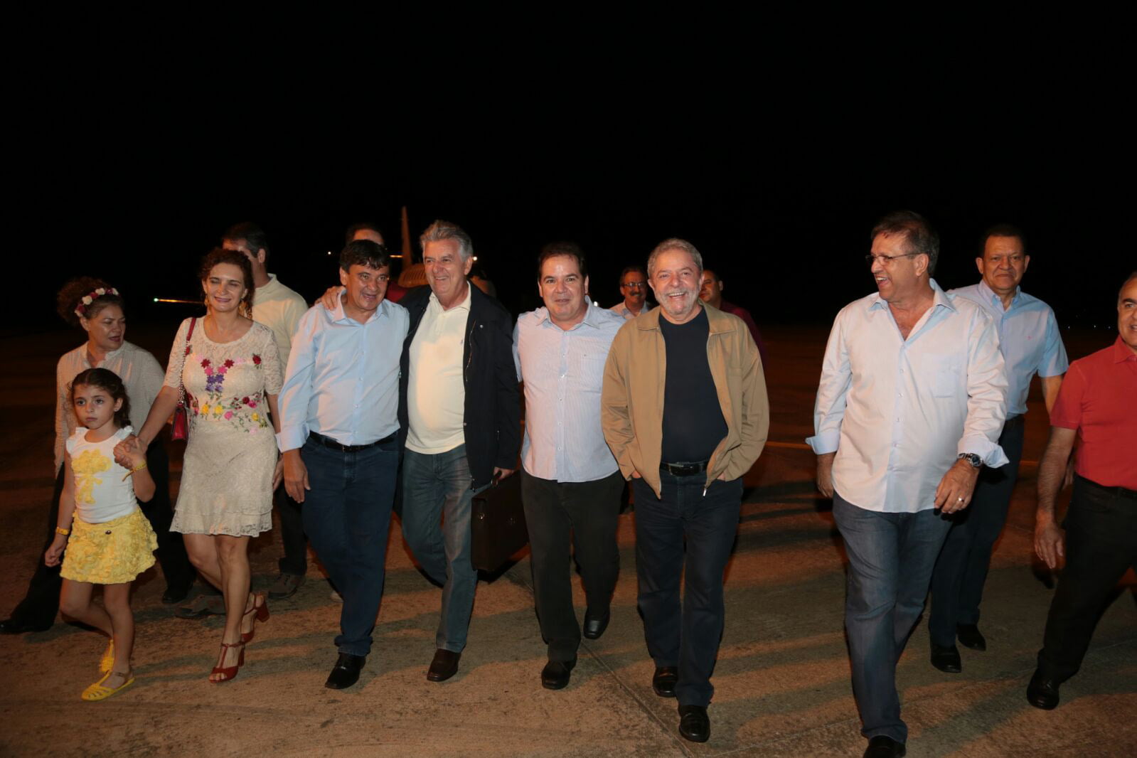 Lula foi recebido pelo governador Tião Viana e autoridades. (Foto: Gleilson Miranda)