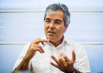 Primeiro colocado em pesquisa, Jorge Viana diz que ainda não decidiu se será candidato para governo ou Senado