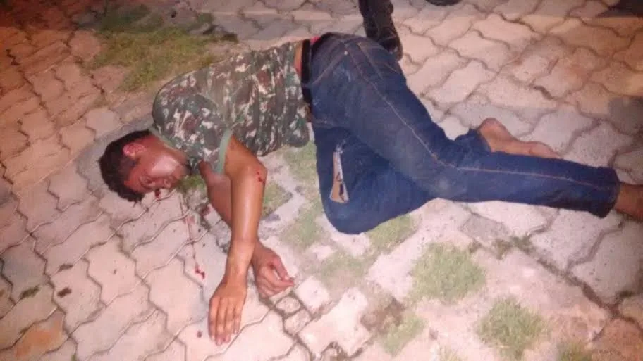 Tentativa de assalto deixa duas pessoas feridas a golpes de faca