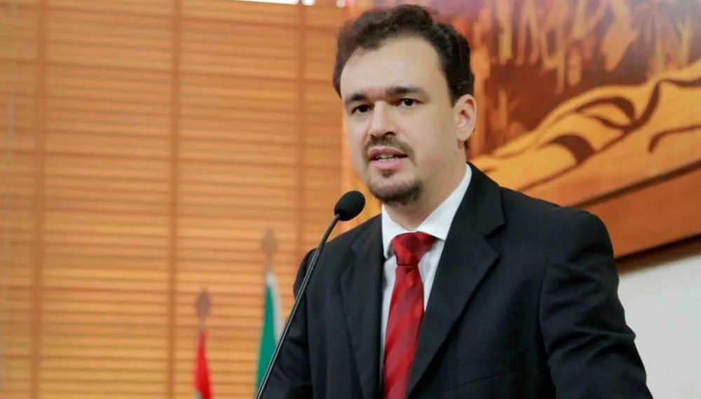 Líder do governo critica decisão de Cunha em aceitar pedido de impeachment de Dilma