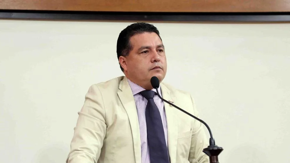 Deputado segure isenção de taxa de religação de água e energia para consumidor de baixa renda