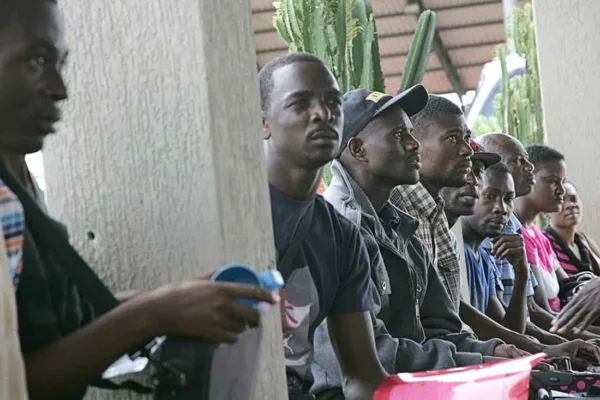 Governo concede autorização de permanência a 43,8 mil haitianos