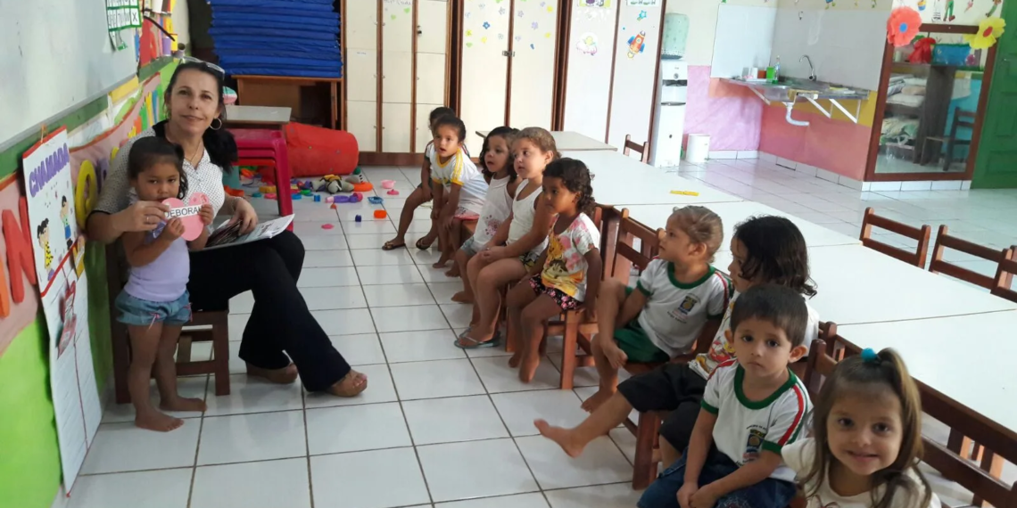 Pedagoga Mirian Braga utiliza os métodos de confiança e respeito para conseguir bons resultados com os alunos