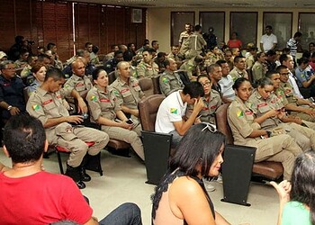 Policiais militares e bombeiros foram contemplados. (Foto: Cedida)