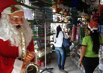 Comércio aposta na venda de artigos de decoração para o Natal