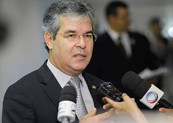 “Eduardo Cunha é um dos políticos mais desacreditados do país”, disse Jorge Viana