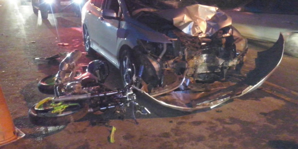 Motociclista fica gravemente ferido em colisão frontal com carro na AC-40