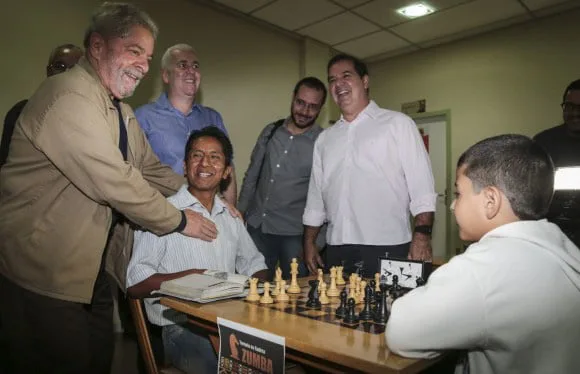 Lula conheceu o trabalho que o governo desenvolve com jogos de matemática. (Foto: Gleilson Miranda)