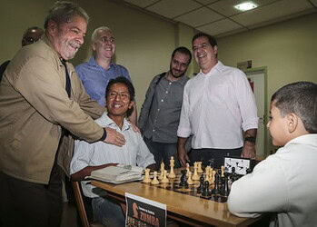 Lula conheceu o trabalho que o governo desenvolve com jogos de matemática. (Foto: Gleilson Miranda)