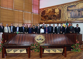 Parlamentares levam gabinete itinerante a municípios durante o recesso parlamentar