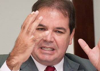 Tião Viana comenta abertura de processo impeachment da presidente Dilma