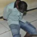 Bandidos se atrapalham durante assalto e não conseguem ligar moto para fugir