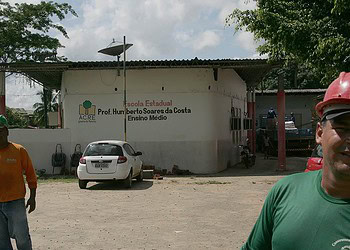 Funcionários não aceitam fechamento da escola Humberto Soares