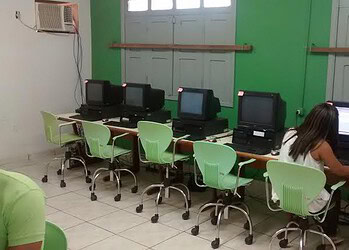 No Acre, cerca de 28% das escolas públicas têm acesso à internet, aponta SEE