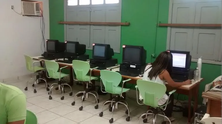 No Acre, cerca de 28% das escolas públicas têm acesso à internet, aponta SEE